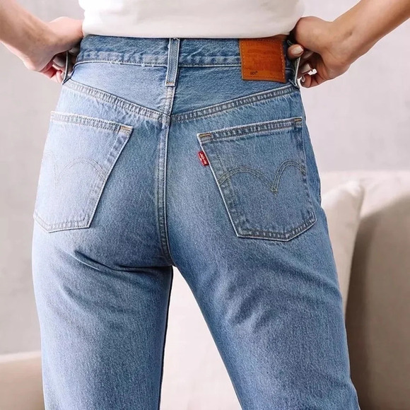 Levi's® Premium 501® ORIGINAL FIT WOMEN'S JEANS Athens Crown - Medium Wash - Picture 6 of 13